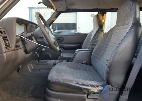 2001 Jeep Cherokee Sport z USA, uszkodzony, nr VIN 1J4FT47S91L572520